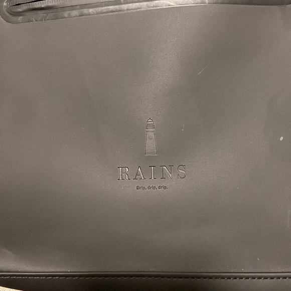 NWT RAINS Tote Crossbody - Picture 3 of 6